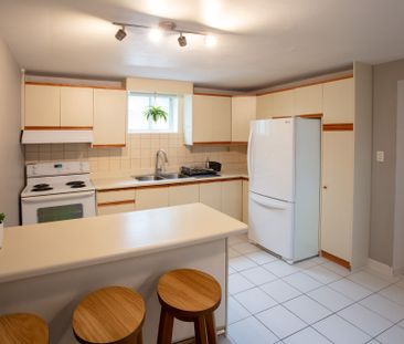 For Lease - 10 Northcliffe Boulevard Unit# Basement, Toronto, Ontario - Photo 4