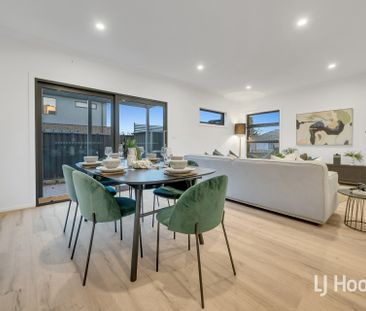 Spacious, Stylish & Perfectly Located in Central Dandenong - Photo 3