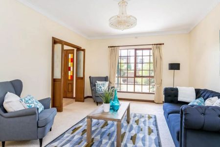 Lakefront Home in Prestigious Delfin Island Location! Two Storey 4/ 5 Bedroom Family Home - Photo 2