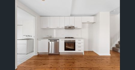 Charming two-level home - Photo 3