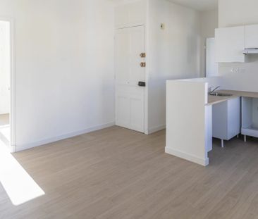Location Appartement 3 pièces 52m² NICE 06100 - Photo 3