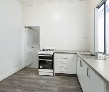 Stylishly refurbished historic terrace house in a sought-after loca... - Photo 5