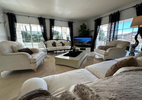 6 Bedroom Villa For Rent in Benahavís