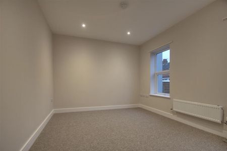 3 bedroom maisonette to rent - Photo 4