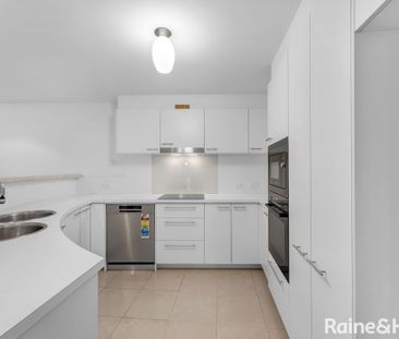 Well-Presented Three Bedroom Apartment in Prime Garran Location - Photo 6