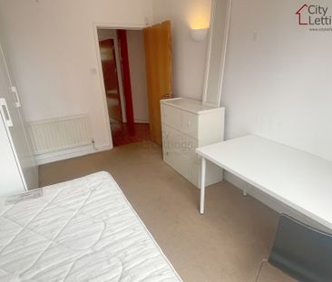 2 Bedroom Apartment - Photo 3