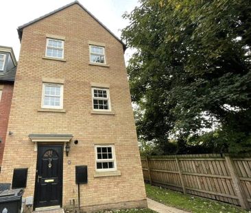 A two bedroom three storey end of terrace property situated on the ... - Photo 6