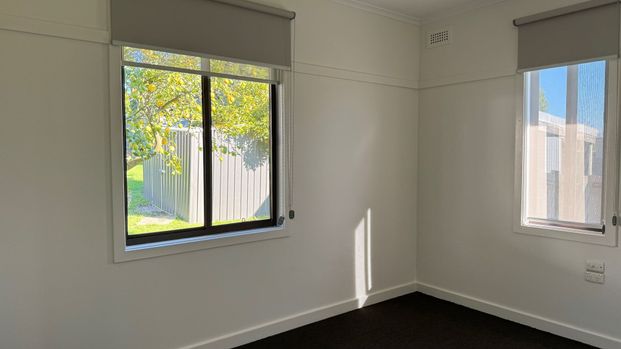 3 bedroom light-filled home - Photo 1