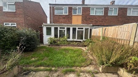 3 bedroom terraced house to rent - Photo 3