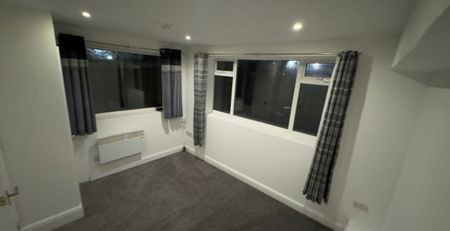 Flat 2, Harehills Lane, Harehills, Leeds, LS9 6HJ - Photo 2