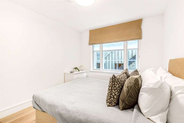 A charming 2 bedroom flat on Wimpole Street, situated near Marylebone High Street. - Photo 1