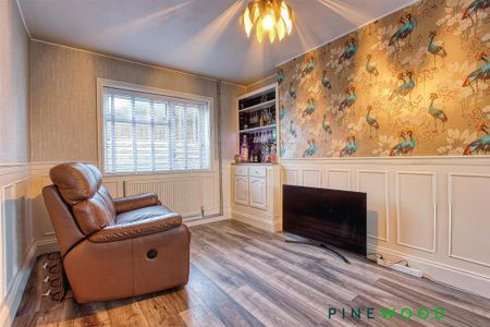 3 bedroom end of terrace house to rent - Photo 2