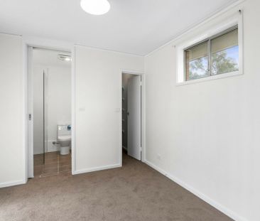 Updated 2 bedroom house tucked away in Scullin - Photo 5