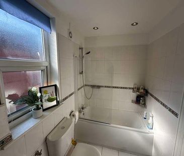 Modern Bedroom Bathroom House, LN5 - Photo 5