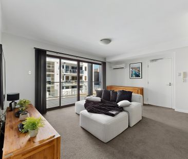 City Living at Its Best in Adelaide Terrace - Photo 4