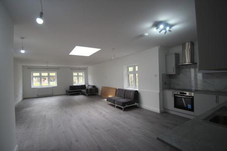 1 bedroom in a house share to rent - Photo 4