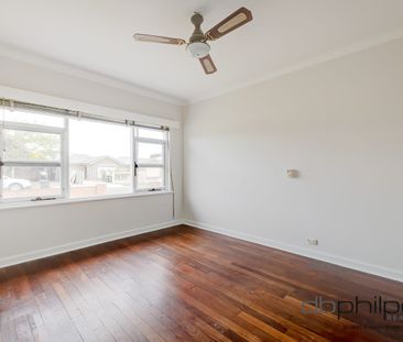 NEWLY RENOVATED FAMILY HOME - Photo 3