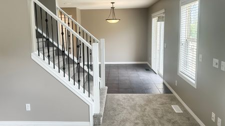 Open Concept 3 Bed + Bonus Room Home In Family Friendly Morningside. - Photo 5