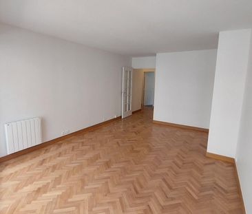 location Appartement T3 DE 65.9m² À PARIS - Photo 3