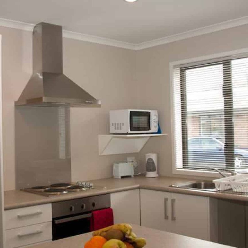 Walk to Uni - Photo 2