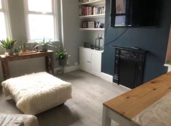 2 Bed Flat, Garratt Terrace, SW17 - Photo 1