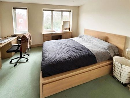 Camilla Close, Sunbury-on-Thames, Surrey, TW16 7PZ - Photo 2