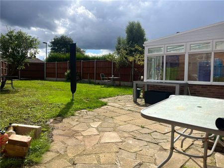 Yew Tree Drive, Guildford, Surrey, GU1 1PE - Photo 5