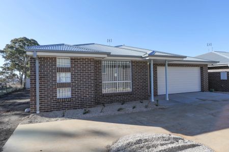 Private Villa with Rural Views in North Orange Location - Photo 2