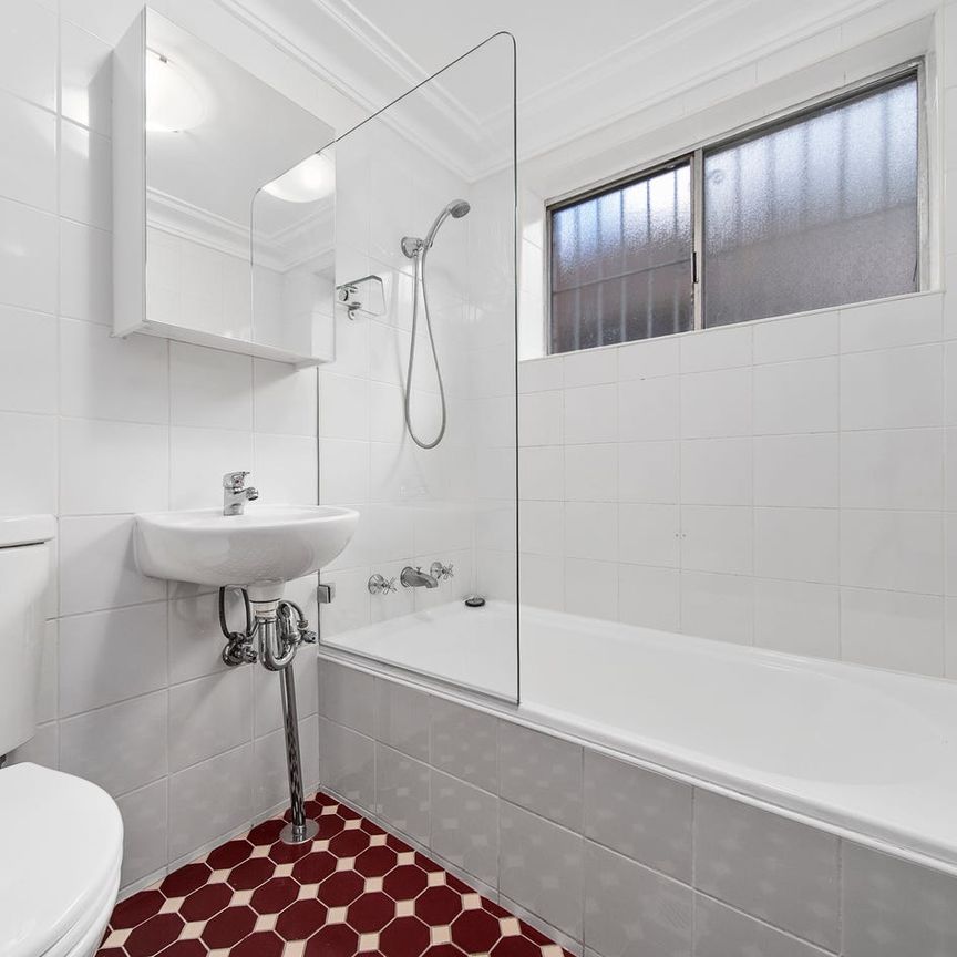 Light Filled Apartment In Quiet Convenient Location - Photo 1