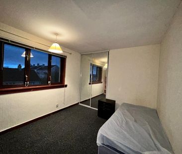 2 Bed Flat, Gartcraig Road, G33 - Photo 4