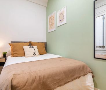 Room in a shared 7-bedroom apartment for rent in Niño Jesús, perfect for professionals and students - Photo 5