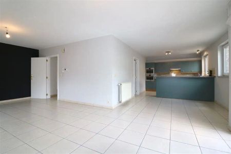 Appartement met 2 slpk., grote garage en terras, rustige ligging - Photo 5