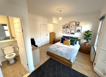 4 bedroom end of terrace house to rent - Photo 3