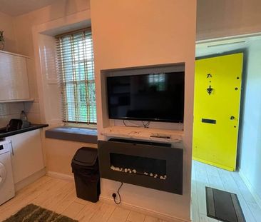 Room in a Shared Flat, Hope Park Square, EH8 - Photo 1