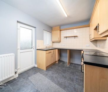 4 Elizabeth Avenue, Larne, BT40 1QP - Photo 5