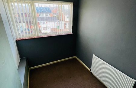 Rodway Close, Brierley Hill, DY5 2NB - Photo 2