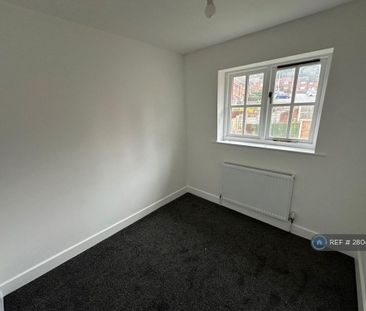 2 bedroom end of terrace house to rent - Photo 1