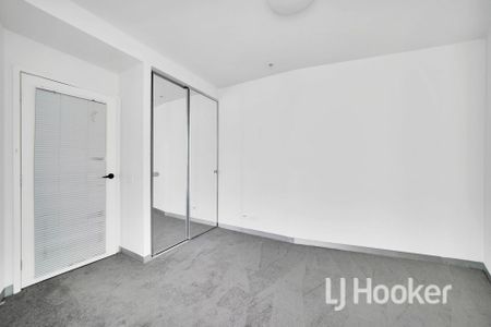 Modern & Spacious Living in the Heart of Southbank - Photo 2