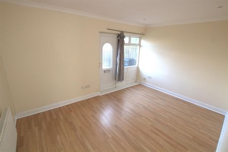 2 bedrooms Bungalow for Sale - Photo 2