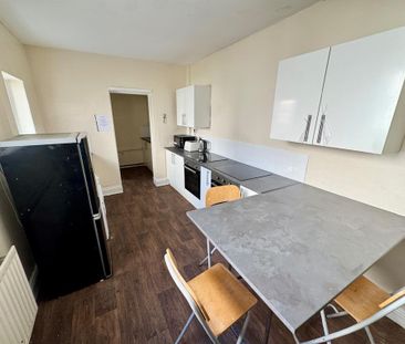 8 bedroom house share to rent - Photo 1