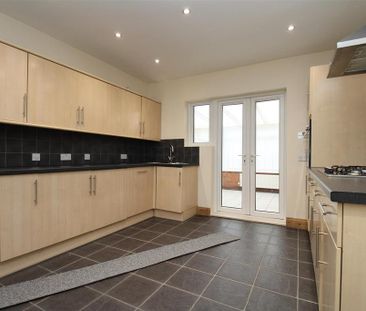 3 bedroom semi-detached house to rent - Photo 4