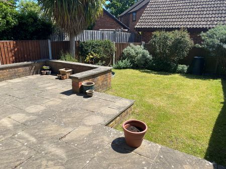 2 bedroom house to rent Damask Gardens, Hampshire, Waterlooville, PO7 - Photo 2