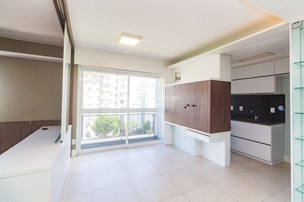 Apartamento com 2 quartos e 64m² para alugar em Jardim Sabará, Porto Alegre. - Photo 1