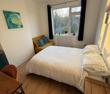 2 Bed Terraced House, Millmark Grove, SE14 - Photo 4