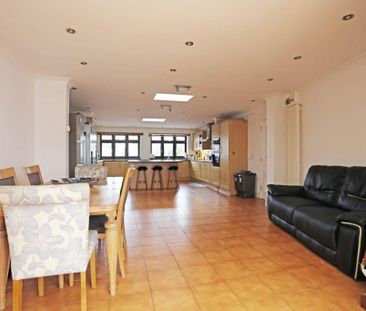 5 bedroom detached house to rent - Photo 5