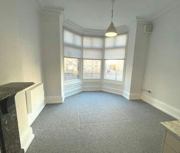 Flat to rent on - Photo 1