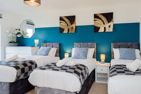 4 Bed Semi-Detached House, Regis Park Road, RG6 - Photo 5