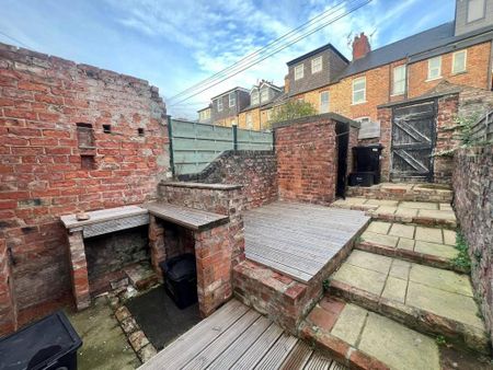2 bedroom terraced house to rent - Photo 4