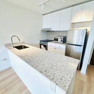 Newly Reno 1 Bed 1 Bath Apartment @ Downtown Vancouver for Rent! - Photo 2