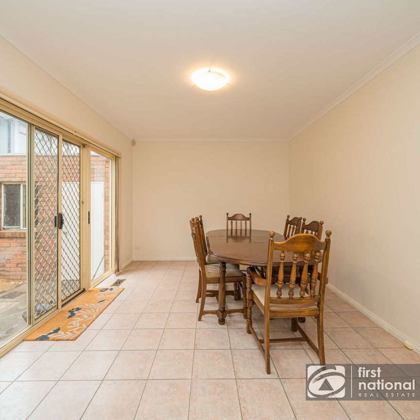 Modern and Spacious 3-Bedroom Residence with 2 Bathrooms and Parking for Your Comfortable Living - Photo 1